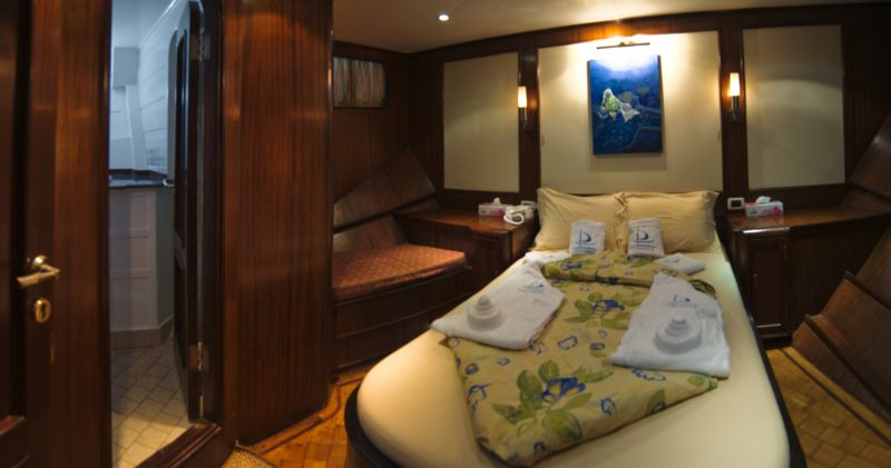 дайвинг сафари лодка M/Y Infinity каюта мастер на верхней палубе дайвинг сафари лодка M/Y Infinity каюта мастер на верхней палубе