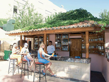 armeria_poolbar2.jpg