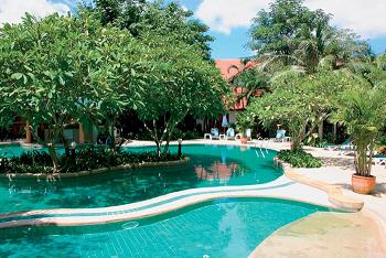 hyton-leelavadee_pool-2.jpg