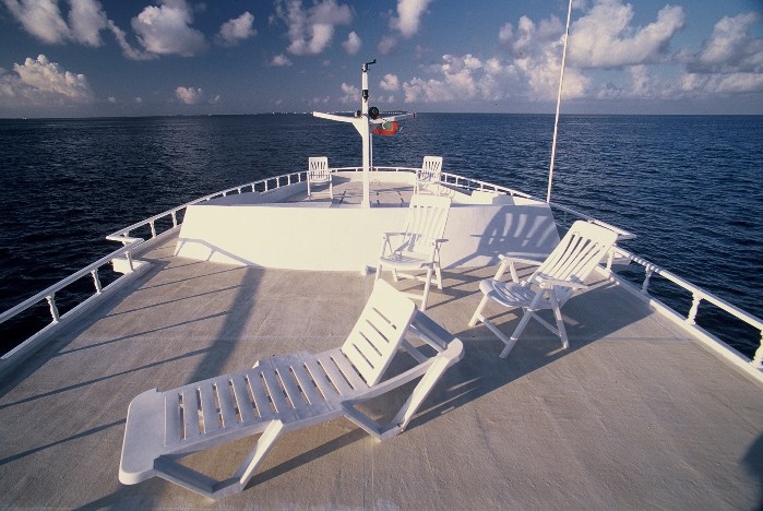     M/Y Keema sun deck