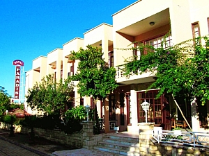 paradisehotel1.jpg