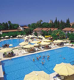 sideholidayvillage3.jpg
